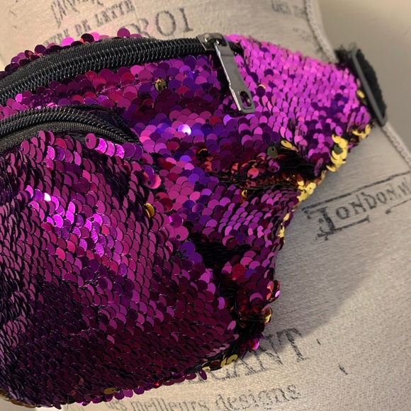 ✨NWOT✨ Large Sequence Fashionable Fanny Pack - Picture 7 of 15